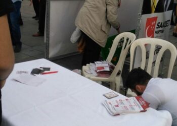 Saadet Partisi’nin standına saldırı