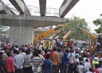 Hindistan’da üst geçit çöktü: 18 ölü