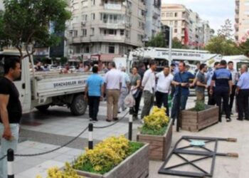 İYİ Parti ile zabıtalar arasında stant gerginliği