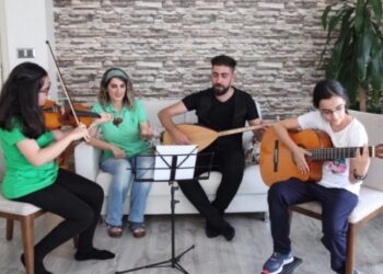 Demirtaş’ın bestesini kızları ve eşi çaldı söyledi