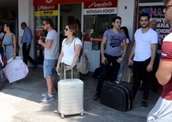 Tatilciler dönüş yolunda, terminaller dolup taşıyor