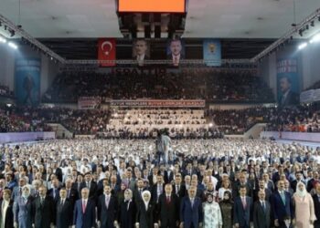 AKP’de yeni yönetim kadrosunda önemli isimler çizik yedi