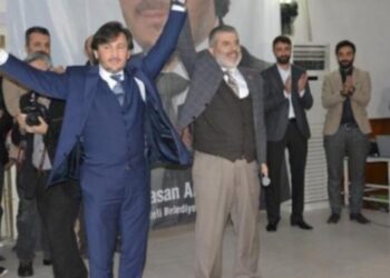 Aday gösterilmeyen AKP’li başkanlar Saadet Partisi’ne geçti