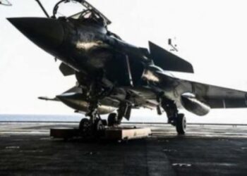 6 Fransız savaş uçağı Endonezya’ya acil iniş yaptı