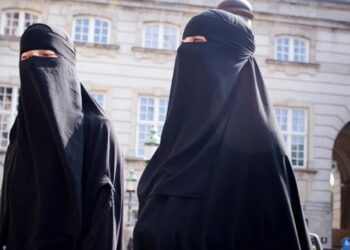 Hollanda’da burka giyene 150 avro ceza kesilecek