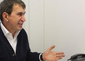 Bakan ‘tetikçi’ dedi, yazılarına ara verdi