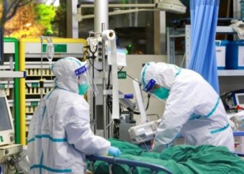 DSÖ: Giderek daha fazla genç, virüs sebebiyle ağır hastalık geçiriyor