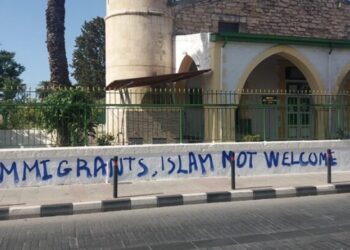 Güney Kıbrıs’ta camiye çirkin saldırı!