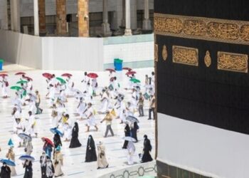 Kabe’de sosyal mesafeli tavaf