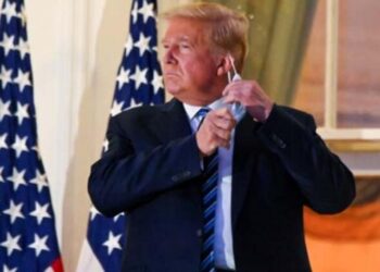 Covid-19’a yakalanan Trump, taburcu oldu: ABD maskesiz görüntüleri konuşuyor
