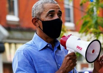 Trump’ı deli amcaya benzeten Obama, Biden için megafonla oy istedi