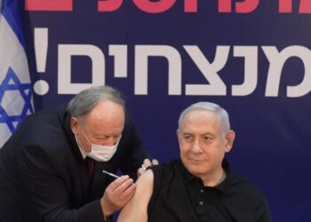 İsrail’de ilk Covid-19 aşısı canlı yayında Netanyahu’ya yapıldı