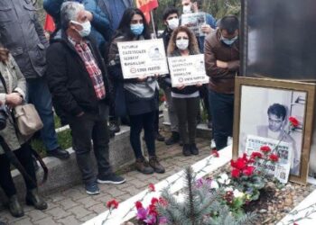 Gazeteci Metin Göktepe mezarı başında anıldı