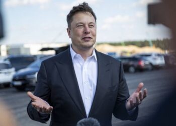 Bir günde 14 milyar dolar kaybeden Elon Musk artık ‘en zengin’ değil