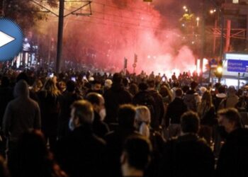 Atina’da binlerce kişi, polis şiddetini protesto etti