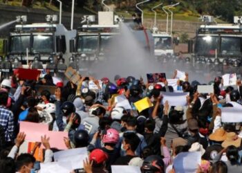 Myanmar’daki darbe karşıtı protestolarda en az 14 kişi öldü