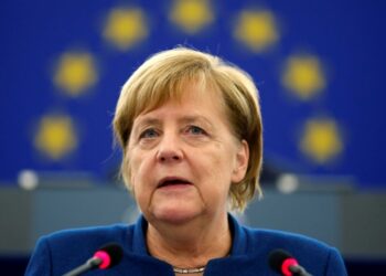 Merkel: AB liderleri Türkiye’ye 3 milyar avroluk fonu onayladı