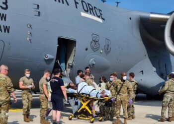 Afganistan’dan tahliye edilen bir kadın ABD uçağında doğum yaptı