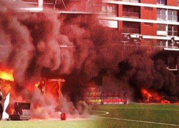 Maç öncesi VAR monitörü patladı! Sahayı alevler sardı…