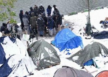 Paris’te göçmenlere yönelik kılıçlı saldırı
