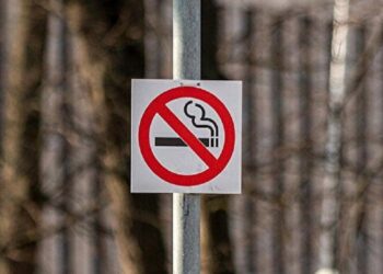 Yeni Zelanda gelecek kuşaklara sigarayı yasaklıyor