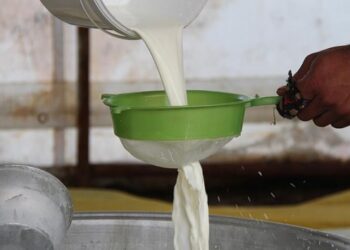 Zam yağmuru durmuyor; Ulusal Süt Konseyi çiğ süt fiyatını, 7,5 liraya çıkardı