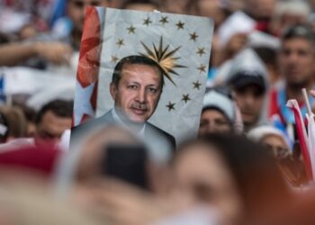 Anket: ‘Cumhur’ seçmeninin yarısı ekonomideki çöküşü ‘dış güçlere’ bağlıyor