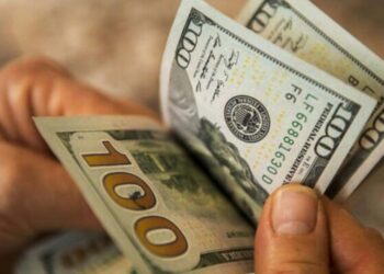 Dolar güne yatay seyirle başladı