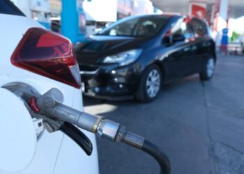 Akaryakıt fiyatları uçtu, her 10 kişiden dokuzu aracını kullanmıyor