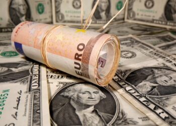Dolar ve euro yeni haftaya yükselişle başladı