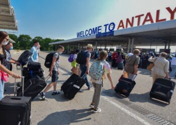 Türkiye’nin en önemli turizm destinasyonlarından biri olan Antalya’da İngiliz turist rekoru kırıldı.