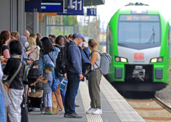 Sabotaj nedeniyle Almanya’da tren seferleri aksadı