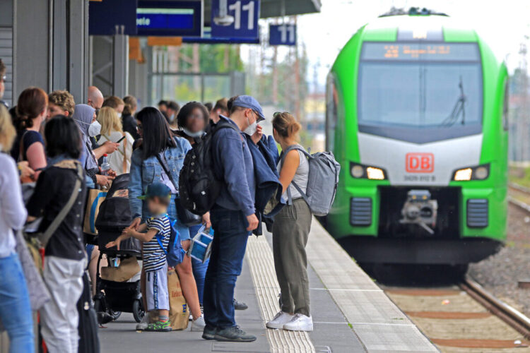 Sabotaj nedeniyle Almanya’da tren seferleri aksadı