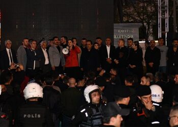 MHP’li vekil kardeşlik festivalinde sahneyi bastı, tehditler savurdu: Azdan az, çoktan çok gider!