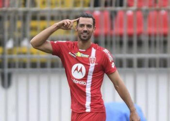 Arsenal’in eski oyuncusu İtalya’da bıçaklandı