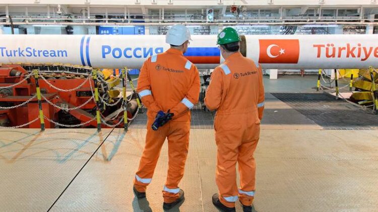 Rus basınına konuşan Türk yetkili, Ankara’nın Rusya’nın gaz ödemelerini 2024’e ertelemek istediği iddialarını yalanladı