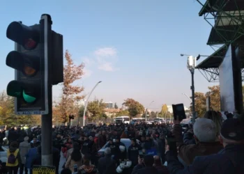 Meclis önünde açıklama yapmak isteyen Alevilere polis müdahalesi