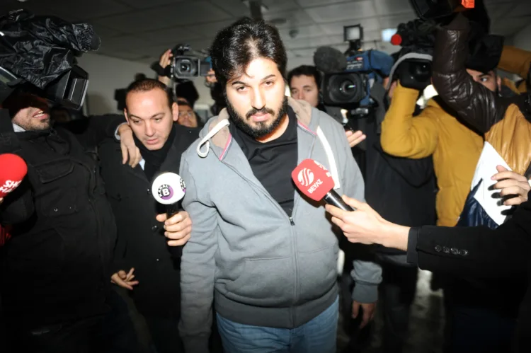 ‘Tut kopar onu sen Rıza’ 17/25 Aralık Gerçekleri, Türkiye’yi parmağında oynatan ‘hayırsever’ Rıza Zarrab’ı klipte oynattı!