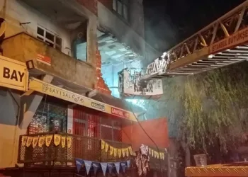 Ev sahibi ile tartışan kiracı daireyi ateşe verdi