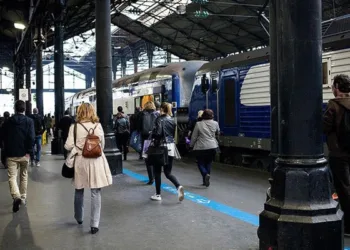 Fransa, iptal edilen seferler nedeniyle yolculara bilet parasının 2 katını geri ödeyecek