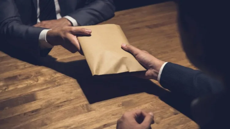 Türkiye yolsuzlukla mücadele alanında dibi gördü