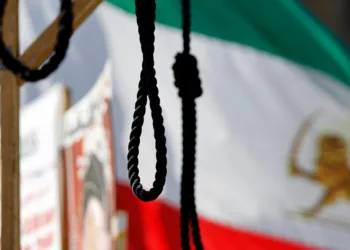 İran’da iki protestocu idam edildi