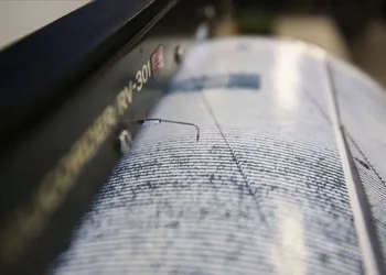 Ege Denizi’nde 5 büyüklüğünde deprem: İzmir ve çevresinde hissedildi