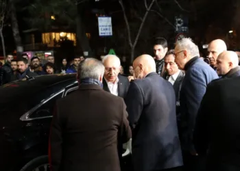 Kılıçdaroğlu, Akşener’i hastanede ziyaret etti