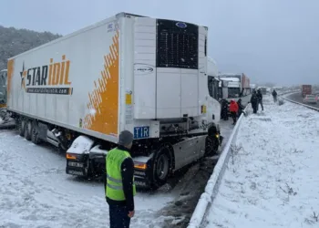 Bolu’da zincirleme kaza: İstanbul yönü trafiğe kapandı