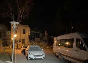 Hatay’da valilik binasının bir kısmı yıkıldı