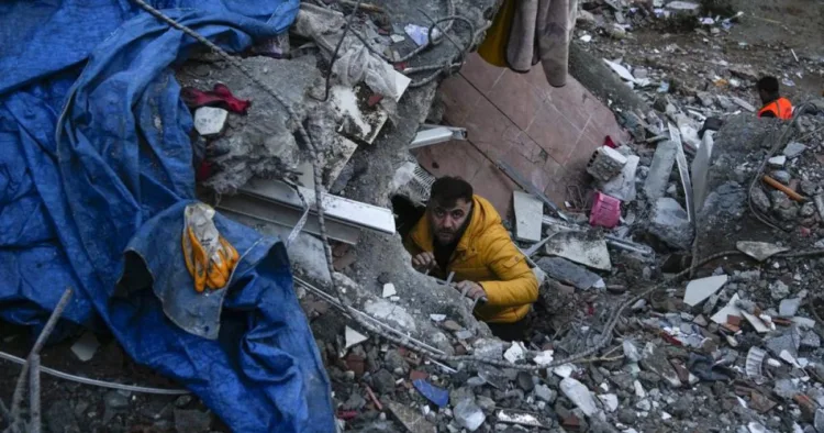 Naci Görür, uyarısını yineledi: Bingöl ve Adana’ya dikkat