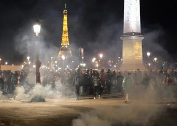 Paris’te 200 kişi gözaltına alındı