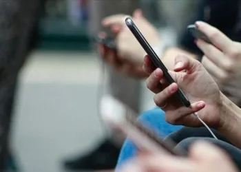 İthal cep telefonlarına ‘gümrük zammı’ iptal edildi