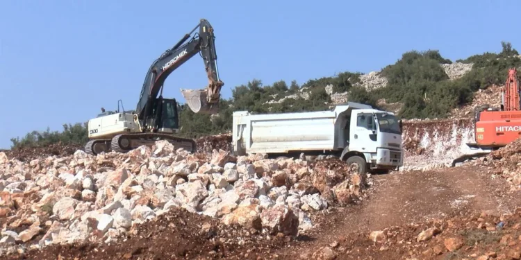 ”Artçılar sürerken, levhalar oturmaya çalışıyorken nasıl beton dökeceksin?”